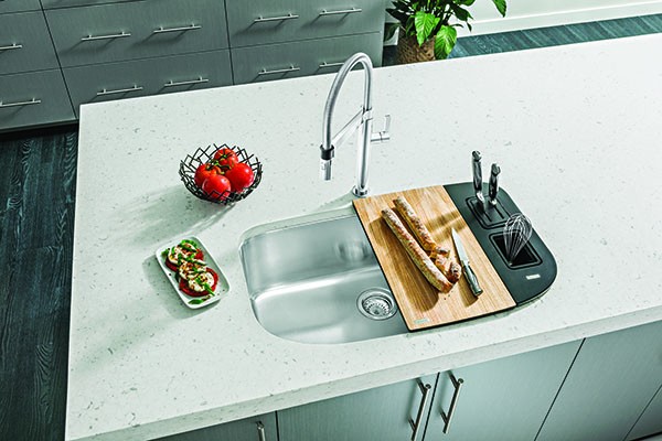 A stainless steel collection that offers a fresh approach to daily life in the kitchen.