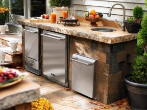 modern-outdoor-stainless-steel-kitchen-cabinet-design-inspiration-in-small-outdoor-kitchen-decoration-features-minimalist-outdoor-nature-stone-stacked-single-sink-island-and-plaid-stone-t